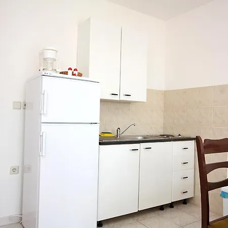 With Parking Space Barbat - Rab - 4962 Apartment *