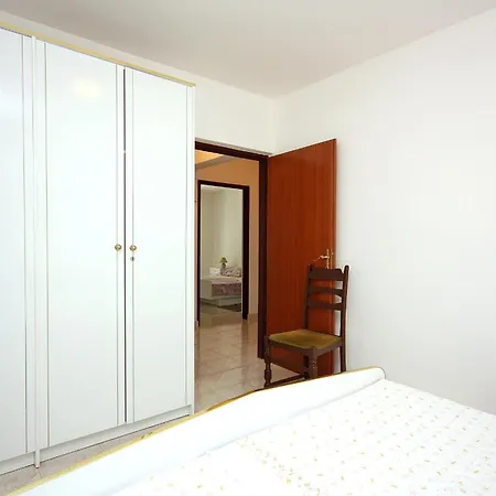 With Parking Space Barbat, Rab - 4962 דירה *